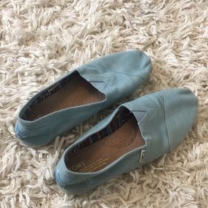 Baby blue toms